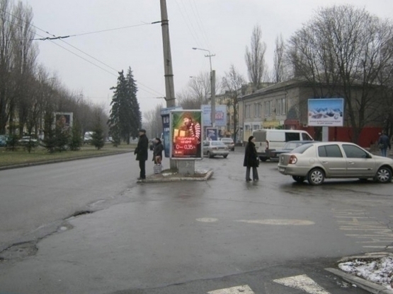 Фото рекламной плоскости по адресу пр.Гагаріна, 167 (магазин Мастер)/пр.Гагарина, 167 (магазин Мастер, КОСМОС)