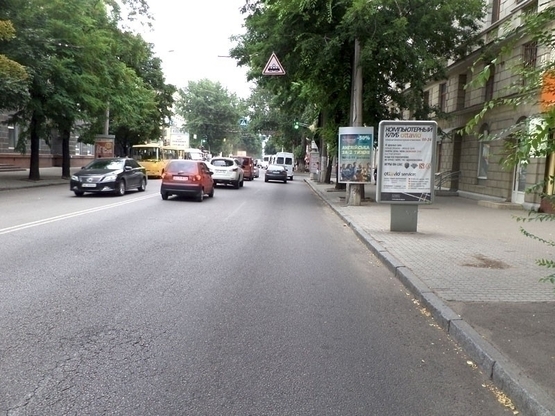 Фото рекламной плоскости по адресу пр.Гагаріна, 33, маг. ЕВА/пр.Гагарина, 33, магазин ЕВА