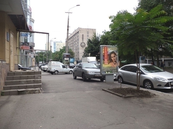 Фото рекламної площини за адресою пр.Гагаріна, 24, ресторан Confetti/пр.Гагарина, 24, ресторан "Confetti"