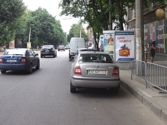 Фото рекламної площини за адресою пр.Гагаріна, 31, банк АВАЛЬ/пр.Гагарина, 31, банк АВАЛЬ