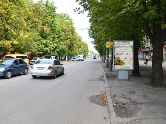 Фото рекламной плоскости по адресу вул.Титова, 17 (Кіносистема СУПУТНИК)/ул.Титова, 17 (5) Ломбард " Капитал",  А-Банк, Аптеки, ОщадБанк, сервис- цент "Водафон"