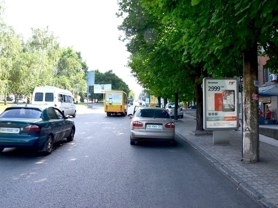Фото рекламной плоскости по адресу пр. Олександра Поля, 14 (бутики YES, GIORDANO, PARAD)/пр. Кирова, 14 (бутики YES, GIORDANO, PARAD)