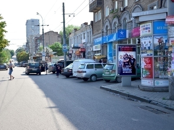 Фото рекламної площини за адресою пр.Пушкіна, 25/27, перехрестя пр. О. Поля і пр.Пушкіна, зупинка/пр.Пушкина, 25/27, перекресток пр.Кирова и пр.Пушкина. Остановка