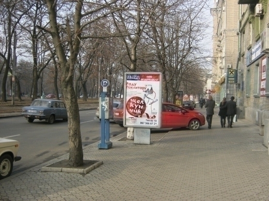 Фото рекламной плоскости по адресу пр.Дмитра Яворницького, 78, магазін зброї Сафарі (Номер 5)/пр. К. Маркса, 78, магазин оружия Сафари (Номер 5)