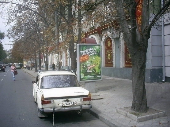 Фото рекламной плоскости по адресу пр.Дмитра Яворницького 78, крамничка гаджетів BASS (Номер 4)/пр.К. Маркса, 78, магазин гаджетов BASS (Номер 4)