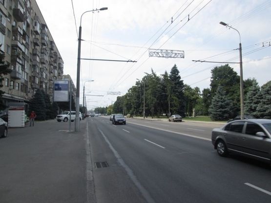 Фото рекламной плоскости по адресу вул. Січеславська Набережна, 39/ул. Набережная Ленина, 39 (1), маг. Стол и Стул, Фестивальный причал