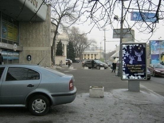 Фото рекламної площини за адресою пр.Дмитра Яворницького, 93 (1), Будинок Профспілок, Центральний парк відпочинку ім.Глоби, НОМЕР1/пр. К. Маркса,  93 (1) ДомСоюзов, Центральный парк отдыха им.Глобы, НОМЕР1