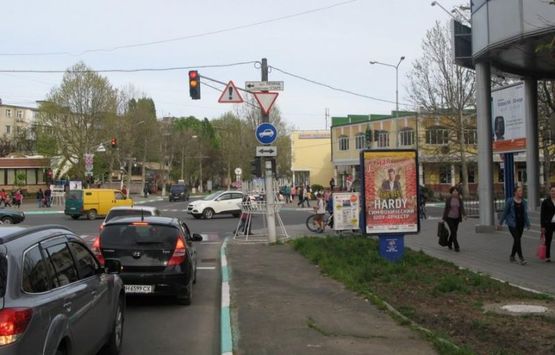 Фото рекламной плоскости по адресу перекрёсток ул. 1 Мая, пр. Мира (ТЦ "Глобус"), №030-А