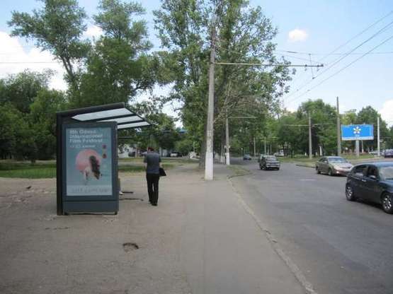 Фото рекламной плоскости по адресу Фонтанская дорога, 15-А (напротив) (ситилайт)