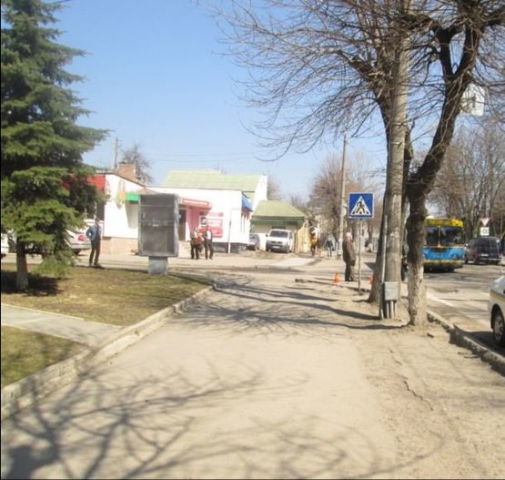 Фото рекламної площини за адресою Вул. Винниченка, 67 (біля кафе "Юлія", навпроти навчального корпусу СНУ)