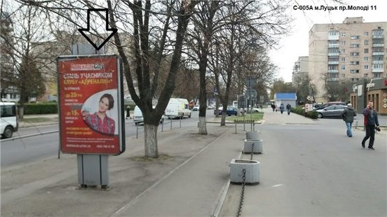 Фото рекламной плоскости по адресу на розі проспектів Молоді та Соборності. (територія ТЦ "Гостинець", квітникового ринку)