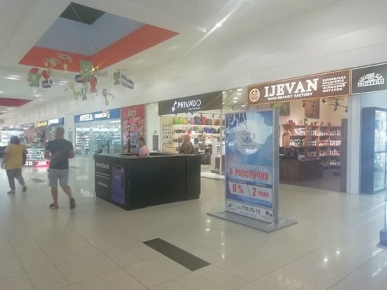 Фото рекламної площини за адресою ТРЦ Ривьера 3Б