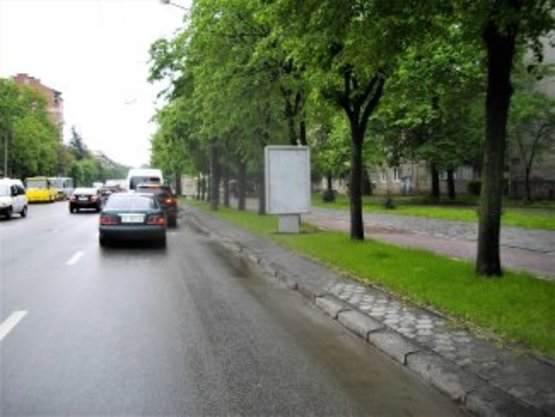 Фото рекламної площини за адресою Галицька навпроти Княгинина №2