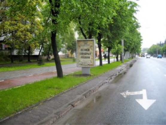 Фото рекламної площини за адресою Галицька навпроти Княгинина №2