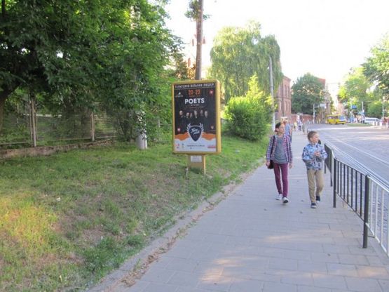 Фото рекламной плоскости по адресу вул. Генерала Чупринки,72