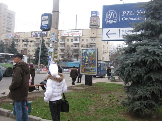 Фото рекламной плоскости по адресу пл. Победы №2 (Остановка м-н Темп)