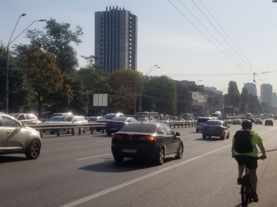 Фото рекламної площини за адресою просп. Победы, 41, напротив "БрокБизнесБанк", в центр