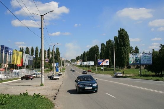 Фото рекламной плоскости по адресу Хмельницьке шосе навпроти автосалону “Смотрич-авто”