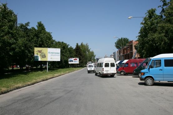 Фото рекламной плоскости по адресу перехрестя пр. Грушевського та вул. Уральська (за 150м до вул.Уральська)