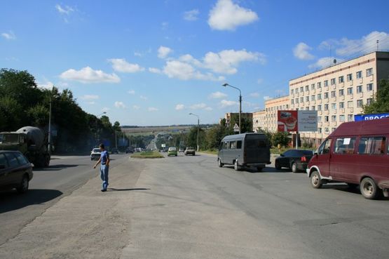 Фото рекламной плоскости по адресу пр.Грушевского навпроти в’їзду в училище №14 (біля зупинки “Проспект”)