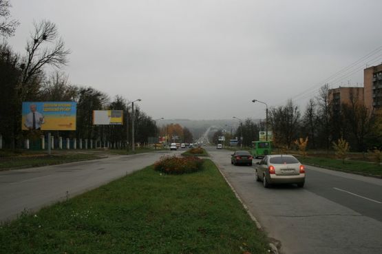 Фото рекламной плоскости по адресу пр.Грушевського перед в’їздом на СТО