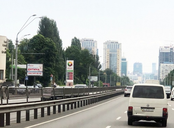 Фото рекламної площини за адресою Пр-т Победы, 38 (на остановке).  Вход в ДК Большевик . Мед институт, КПИ, Парк им. Пушкина. В сторону ЦЕНТРА