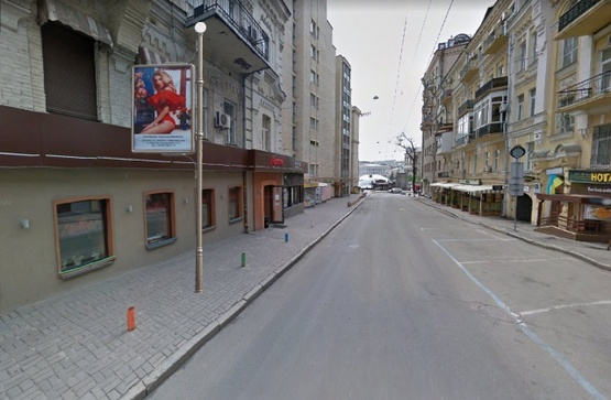 Фото рекламной плоскости по адресу Майдан Незалежности, ул. Малая Житомирская, 6. К Майдану Незалежности