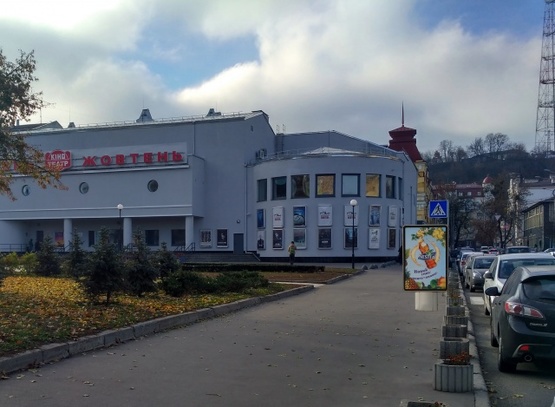 Фото рекламной плоскости по адресу Ул. Щекавицкая, 26. Кинотеатр «Жовтень»