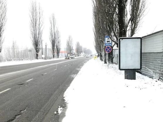 Фото рекламної площини за адресою Ул. Авиаконструктора Антонова, перед остановкой об. транспорта