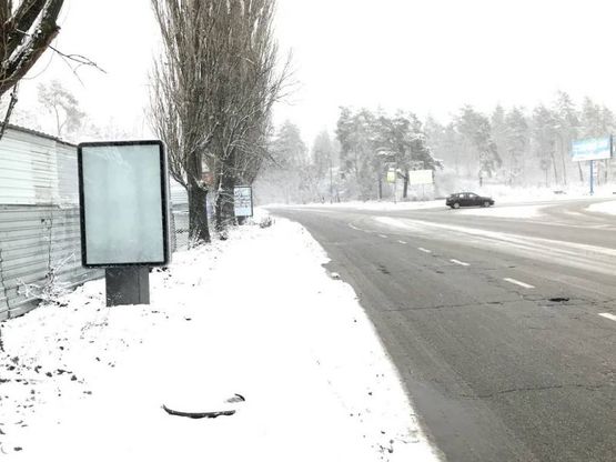 Фото рекламної площини за адресою Ул. Авиаконструктора Антонова, перед остановкой об. транспорта