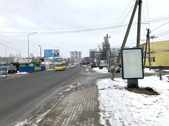 Фото рекламної площини за адресою Ул. Соборна 9 , перед АЗС