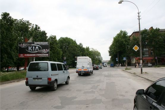 Фото рекламной плоскости по адресу перехрестя пр.Грушевського та вул.Пушкінська