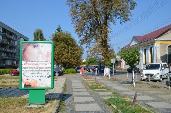 Фото рекламной плоскости по адресу вул. Незалежності, біля Надра, Коопінвест та Індекс банків
