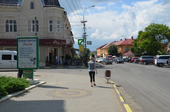 Фото рекламной плоскости по адресу м. Тячів на розі вул. Незалежності та Жовтнева, , біля міліції Приват банку та піцерії Дольче Віта