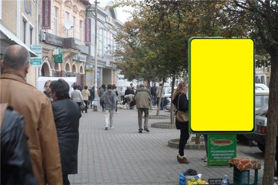 Фото рекламной плоскости по адресу м.Ужгород вул.Корятовича, вхід в ринок, ТЦ Луксор плаза,  Закарпатдентал, в сторону пл.Поштова