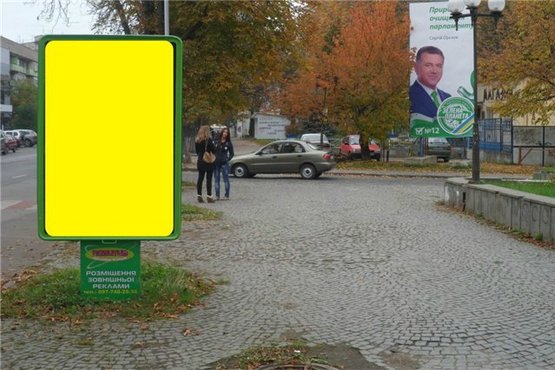 Фото рекламной плоскости по адресу м.Ужгород вул.Л.Толстого біля облмуздрам театру, обл. госпіталю, ТЦ Леон, пішохідний перехід  в сторону гот. Ужгород