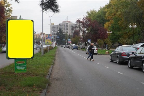 Фото рекламной плоскости по адресу м.Ужгород просп. Свободи,біля  маг. Антураж, Зоомагазину, BEUTY, стах.Просвіта, в сторону у-магу Україна