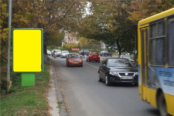 Фото рекламной плоскости по адресу м.Ужгород вул.Дружби народів , біля парку Дружби народів, зїзд з транспортного мосту, із сторони 16-ти етажки