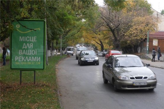Фото рекламной плоскости по адресу м.Ужгород вул.Собранецька 52, біля рест.Капітанський мостик, в сторону вул.Корятовича