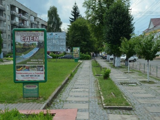 Фото рекламной плоскости по адресу вул. Незалежності, біля Надра, Коопінвест та Індекс банків