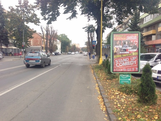 Фото рекламной плоскости по адресу м.Ужгород вул. Л.Толстого біля банку Київська Русь, маг. HIS, світлофорі, пішохідному переході, в сторону пл.Петефі