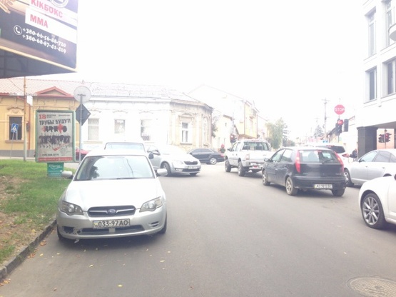 Фото рекламной плоскости по адресу м.Ужгород вул.Баконія Берчені, біля автошколи, ломбарду Сакура, в сторону вул.Корятовича