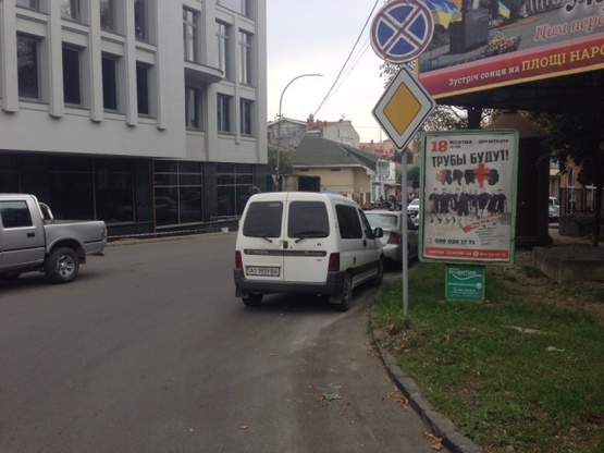 Фото рекламної площини за адресою м.Ужгород вул.Баконія Берчені біля автошколи, ломбарду Сакура, в сторону району Шахти