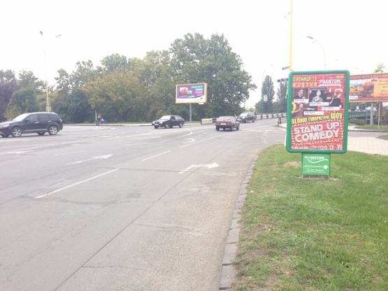 Фото рекламной плоскости по адресу м.Ужгород вул.Богдана Хмельницького, навпроти гот.Ужгород, біля 16-ти поверхівки, круговий рух, в сторону транспортного моста