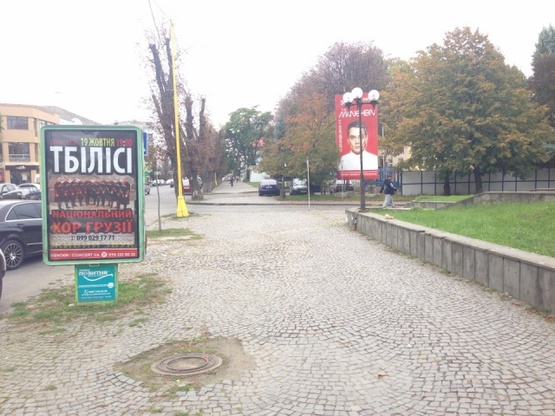 Фото рекламной плоскости по адресу м.Ужгород вул.Л.Толстого біля облмуздрам театру, обл. госпіталю, ТЦ Леон, пішохідний перехід  в сторону гот. Ужгород