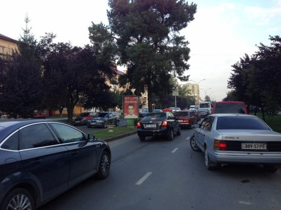 Фото рекламной плоскости по адресу м.Ужгород просп. Свободи,біля  маг. Антураж, Зоомагазину, BEUTY, стах.Просвіта, в сторону 16-ти поверхівки