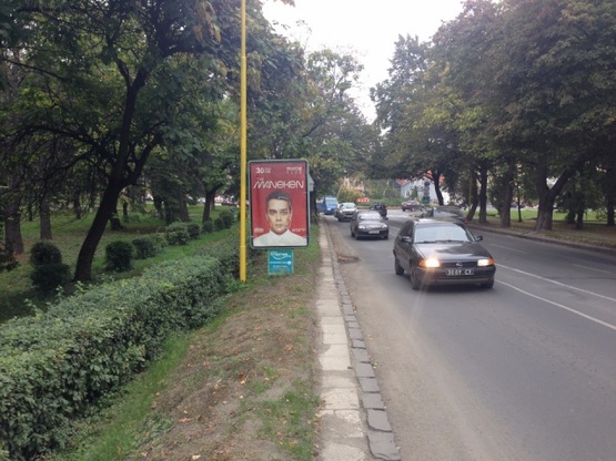 Фото рекламной плоскости по адресу м.Ужгород вул.Дружби народів , біля парку Дружби народів, зїзд з транспортного мосту, із сторони 16-ти етажки