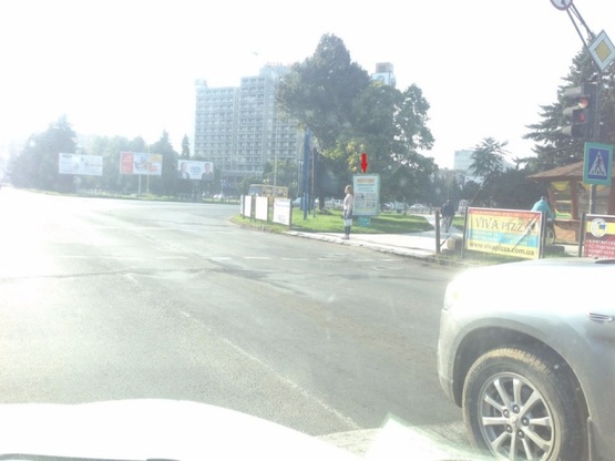 Фото рекламної площини за адресою м.Ужгород пл.Кирила і Мефодія, біля у-магу Україна, світлофор, пішохідний перехід, біля Кафедрального собору