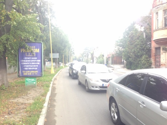 Фото рекламной плоскости по адресу м.Ужгород вул.Собранецька 52, біля рест.Капітанський мостик, в сторону вул.Корятовича