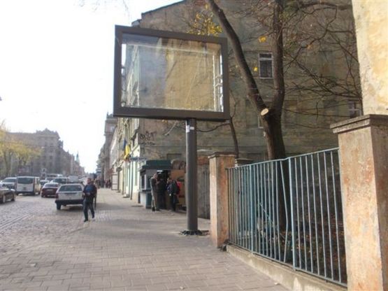Фото рекламной плоскости по адресу Городоцька, 42 (напроти цирку, з центру)